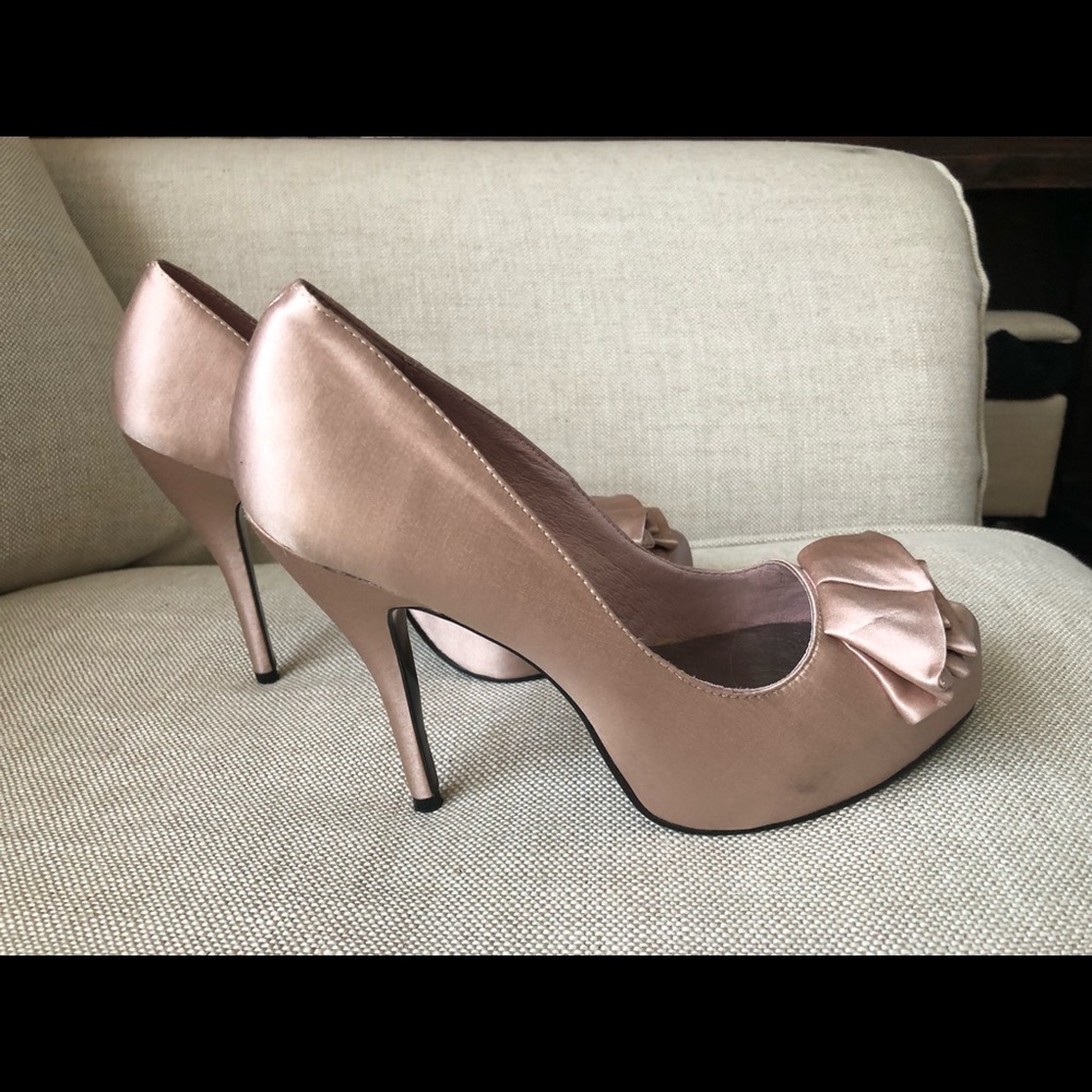 Steve Madden Luxe Blush Pink Satin Pumps